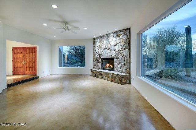 972 N Rancho Del Jefe Loop, Tucson, AZ 85748