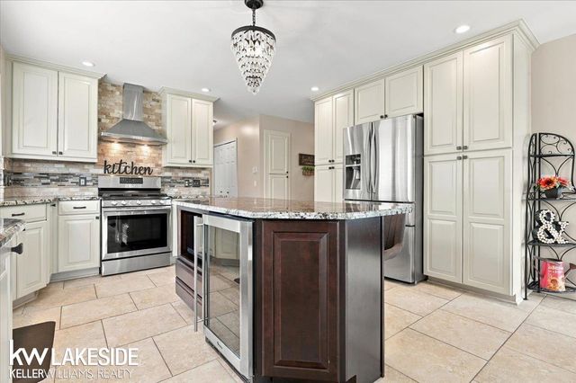 53572 Villa Rosa Drive, Macomb Twp, MI 48042