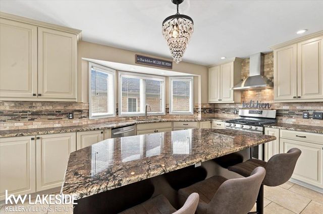 53572 Villa Rosa Drive, Macomb Twp, MI 48042