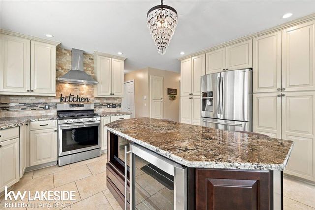 53572 Villa Rosa Drive, Macomb Twp, MI 48042