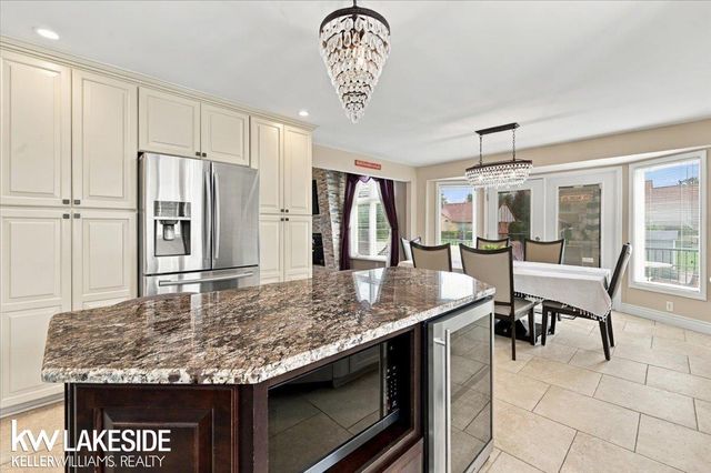 53572 Villa Rosa Drive, Macomb Twp, MI 48042