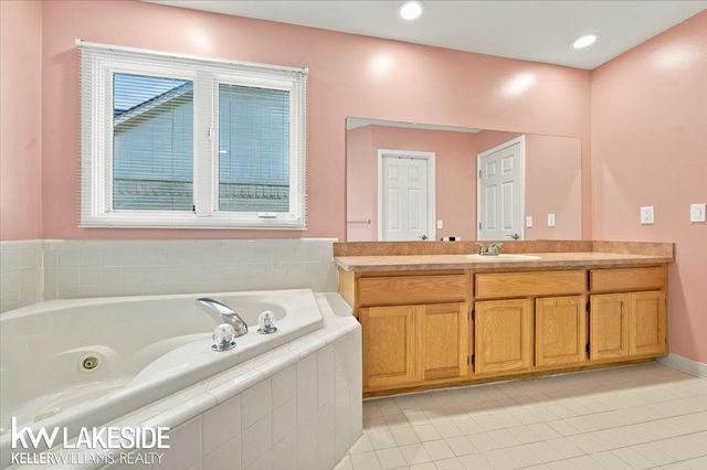 53572 Villa Rosa Drive, Macomb Twp, MI 48042