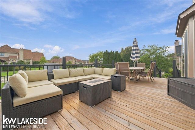 53572 Villa Rosa Drive, Macomb Twp, MI 48042