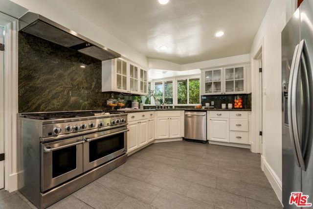 4725 Vanalden Avenue, Los Angeles, CA 91356