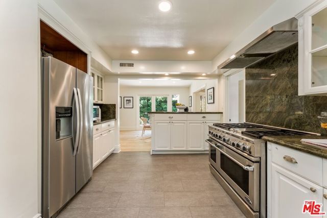 4725 Vanalden Avenue, Los Angeles, CA 91356