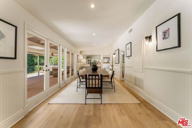 4725 Vanalden Avenue, Los Angeles, CA 91356