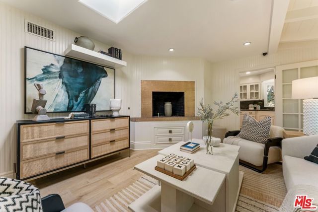 4725 Vanalden Avenue, Los Angeles, CA 91356