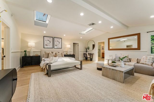 4725 Vanalden Avenue, Los Angeles, CA 91356