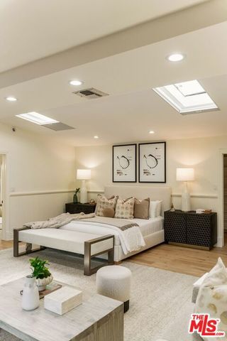 4725 Vanalden Avenue, Los Angeles, CA 91356