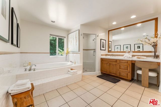 4725 Vanalden Avenue, Los Angeles, CA 91356