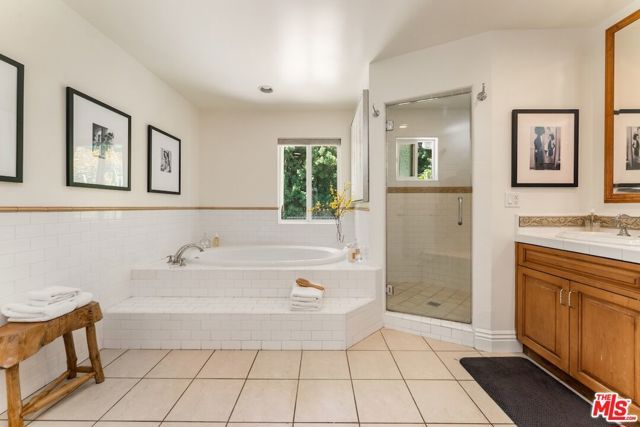 4725 Vanalden Avenue, Los Angeles, CA 91356