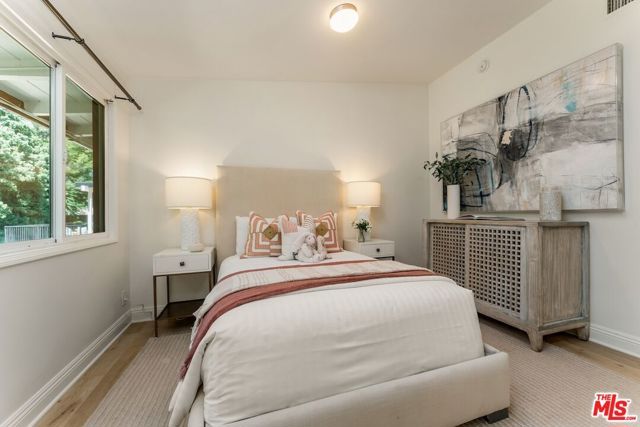 4725 Vanalden Avenue, Los Angeles, CA 91356