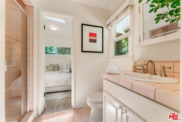 4725 Vanalden Avenue, Los Angeles, CA 91356