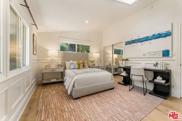 4725 Vanalden Avenue, Los Angeles, CA 91356