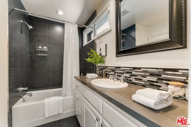 4725 Vanalden Avenue, Los Angeles, CA 91356