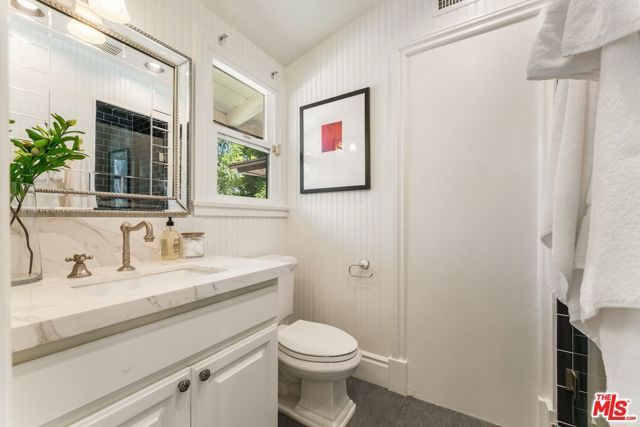 4725 Vanalden Avenue, Los Angeles, CA 91356