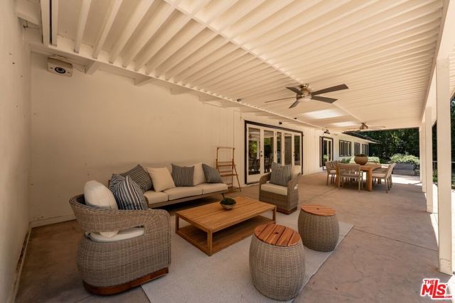 4725 Vanalden Avenue, Los Angeles, CA 91356