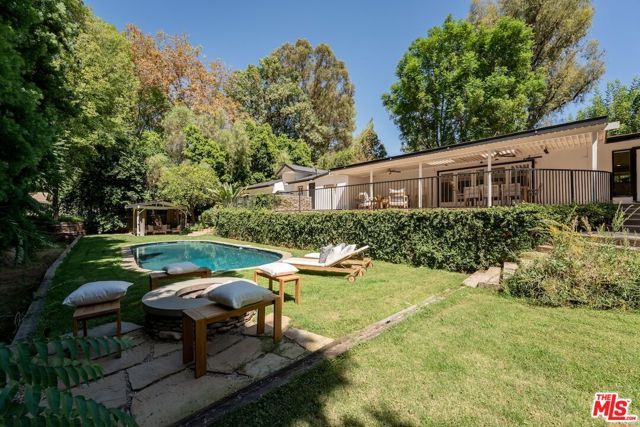 4725 Vanalden Avenue, Los Angeles, CA 91356