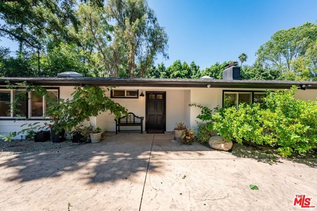 4725 Vanalden Avenue, Los Angeles, CA 91356