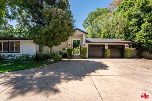 4725 Vanalden Avenue, Los Angeles, CA 91356