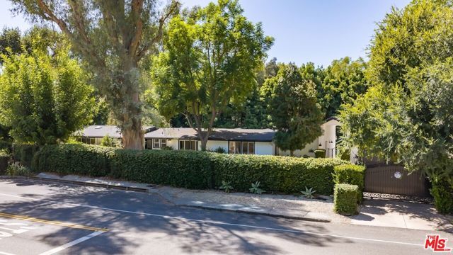 4725 Vanalden Avenue, Los Angeles, CA 91356