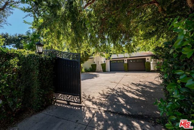 4725 Vanalden Avenue, Los Angeles, CA 91356
