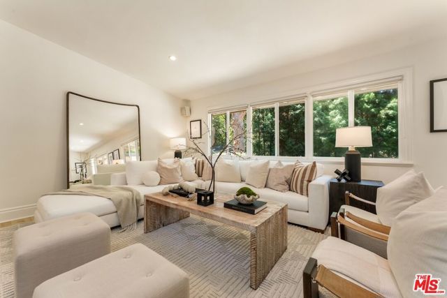 4725 Vanalden Avenue, Los Angeles, CA 91356