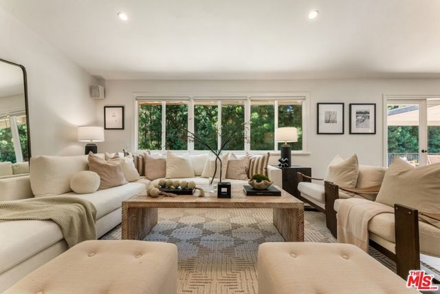 4725 Vanalden Avenue, Los Angeles, CA 91356