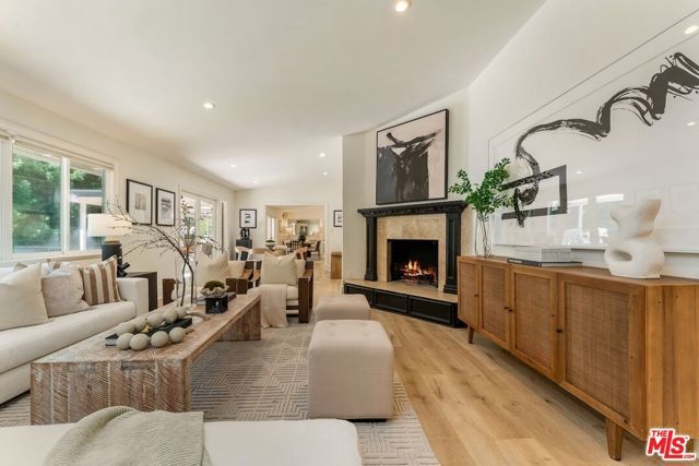 4725 Vanalden Avenue, Los Angeles, CA 91356
