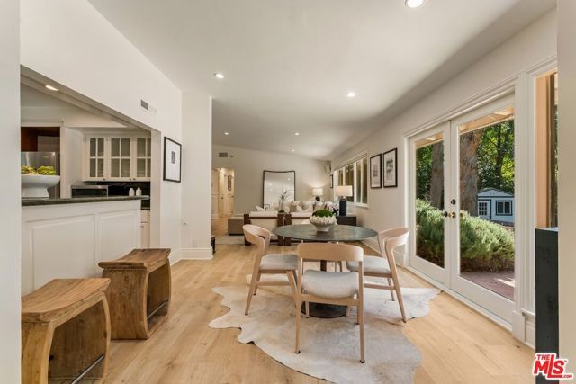 4725 Vanalden Avenue, Los Angeles, CA 91356