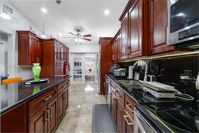 11425 NW 88th Ct, Hialeah Gardens, FL 33018