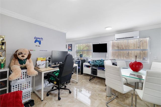 11425 NW 88th Ct, Hialeah Gardens, FL 33018