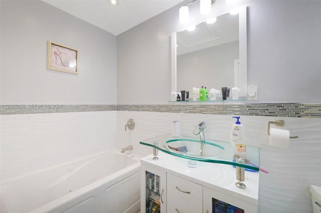 11425 NW 88th Ct, Hialeah Gardens, FL 33018