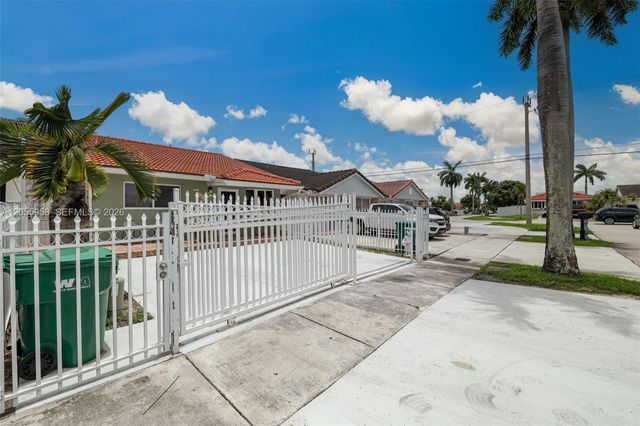 11425 NW 88th Ct, Hialeah Gardens, FL 33018