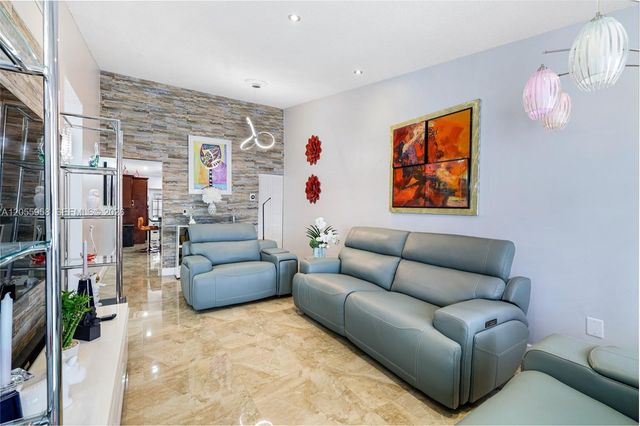 11425 NW 88th Ct, Hialeah Gardens, FL 33018