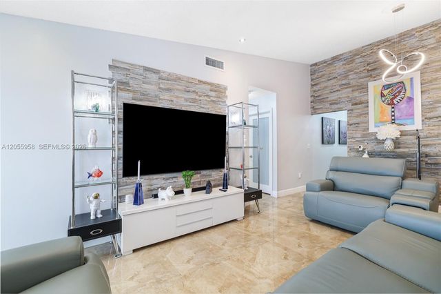 11425 NW 88th Ct, Hialeah Gardens, FL 33018