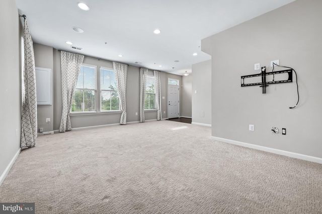 7610 HUBBLE DR, Lanham, MD 20706