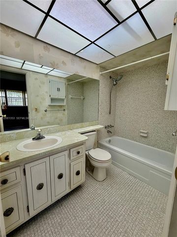 5001 NW 34th Street 102, Lauderdale Lakes, FL 33319