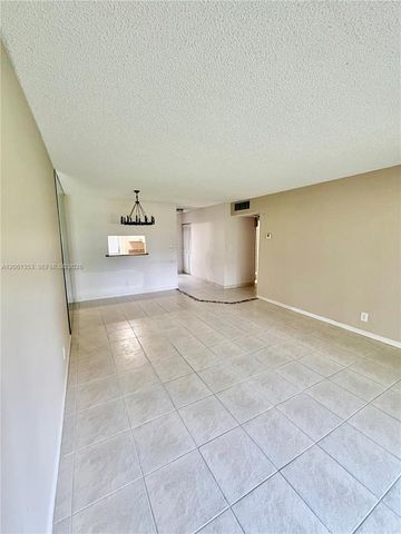 5001 NW 34th Street 102, Lauderdale Lakes, FL 33319