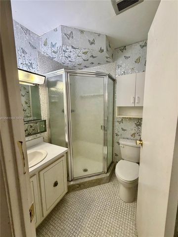 5001 NW 34th Street 102, Lauderdale Lakes, FL 33319