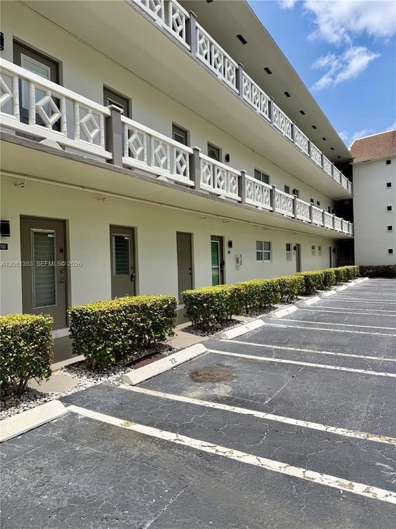 5001 NW 34th Street 102, Lauderdale Lakes, FL 33319