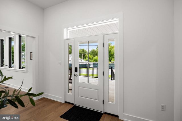 6 CHAPEL AVE, Medford, NJ 08055