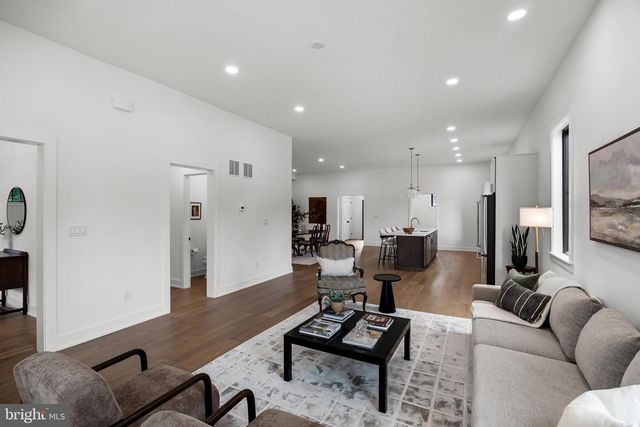 6 CHAPEL AVE, Medford, NJ 08055