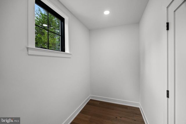 6 CHAPEL AVE, Medford, NJ 08055