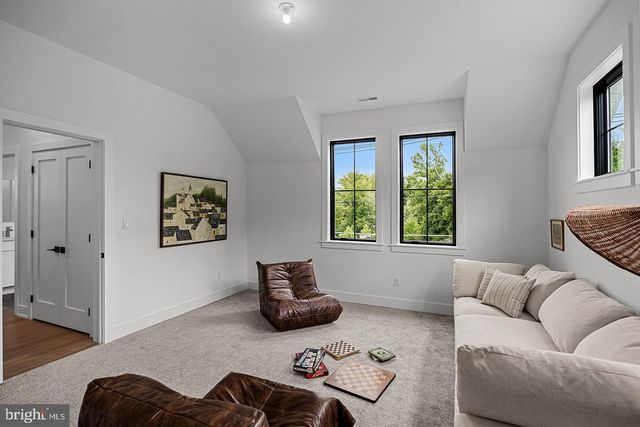 6 CHAPEL AVE, Medford, NJ 08055