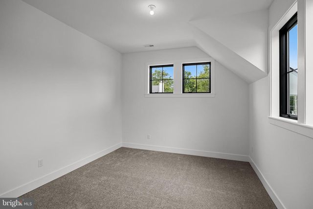 6 CHAPEL AVE, Medford, NJ 08055