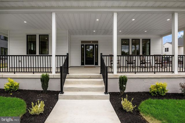 6 CHAPEL AVE, Medford, NJ 08055