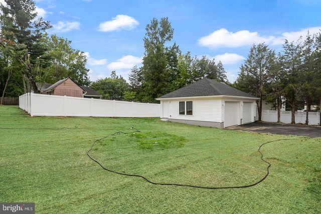 6 CHAPEL AVE, Medford, NJ 08055
