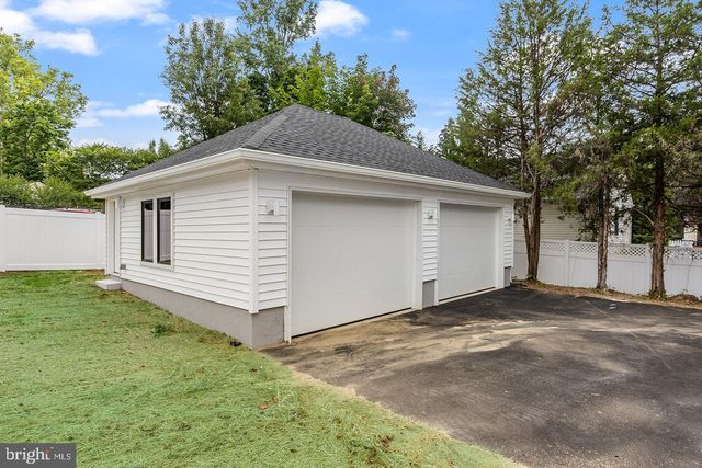 6 CHAPEL AVE, Medford, NJ 08055