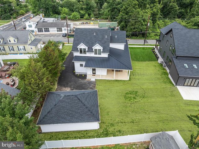 6 CHAPEL AVE, Medford, NJ 08055